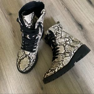 Steve Madden Guided Snake Vegan Leather 6.5